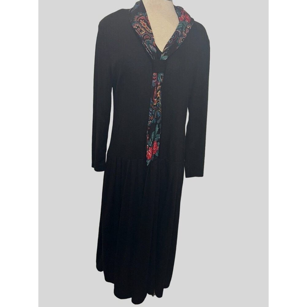 VTG  WALDEN Classics Women's Long Dress Size 16 Long Sleeve, Black Tie Zip